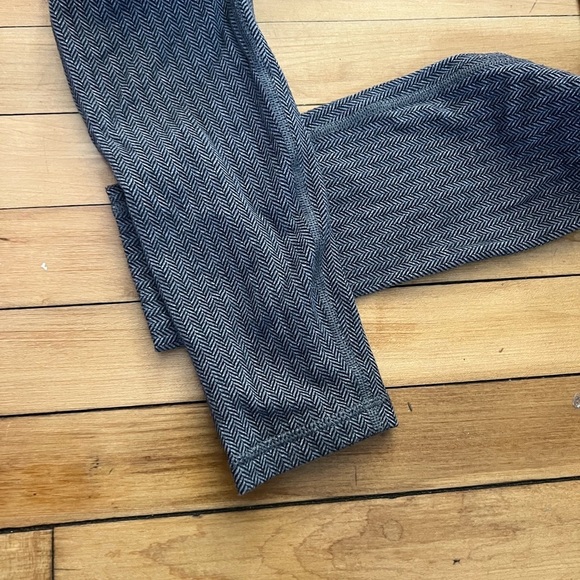 Ivivva grey patterned girls athletic leggings - Picture 3 of 5